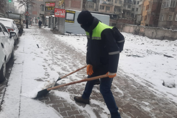 Malatya'da karla mücadele çalışmalarına başlandı
