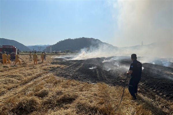 Muğla Büyükşehir Belediyesi, anız yangınlarına karşı vatandaşları uyardı