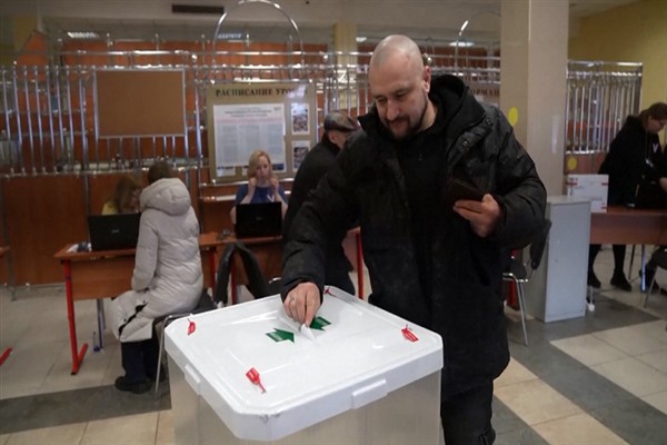 Rusya'da başkanlık seçimlerinde oy verme işlemi başladı
