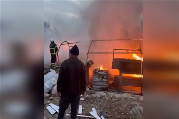 Samandağ'da kurulan deprem çadırlarında yangın çıktı