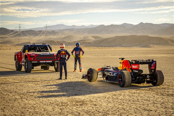 Sergio Perez ve Bryce Menzies’ten Las Vegas’ta bambaşka bir yarış: ‘Vamos, Vegas!’ 