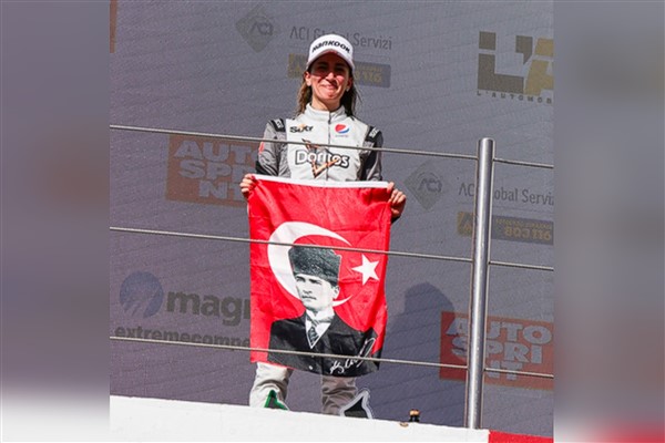 TCR Italya Şampiyonası'nda Seda Kaçan ilk 3'te tamamladı
