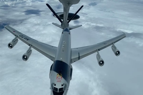 Türk Hava Kuvvetleri'nin tanker uçağı NATO uçağına yakıt ikmali yaptı