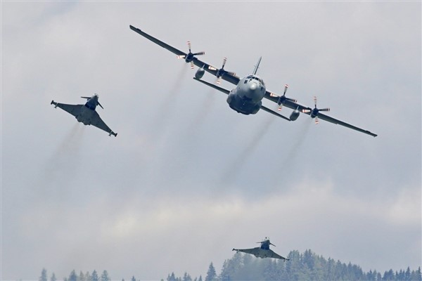 Ukrayna, Rus stratejik bombardıman uçağını düşürdü